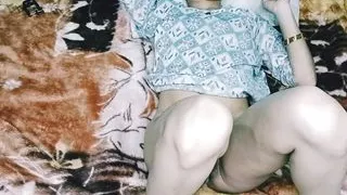 Padosi ki ladki Gar me Akeli so Rahi thi to Pas vale ladke ne Chod liya