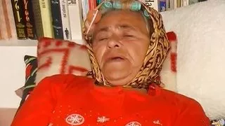 Oma Hotel- Heidrun, an old lady likes to please her hairy cunt with sex toy