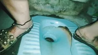 Bhabhi boli jor se toilet aa rha hai mujhe.