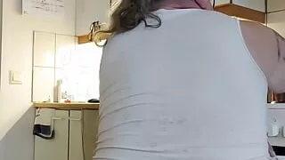 Gangstazz  Showing hur Big Ass In the kitchen