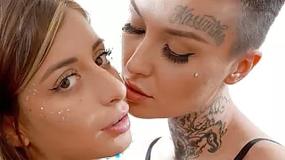 Tickling fun with Tabitha Poison and Silvia Soprano