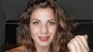 Vends-ta-culotte - Hot teasing by a gorgeous woman in sexy lingerie