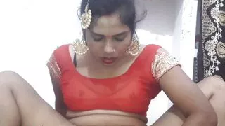 Patni ko pati ne dusre se chudwate huye pakada, husband caught his wife.