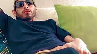 It stops, it marks me and my bulge begins to notice a lot and very rich