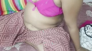 Desi housewife pussy fingering.