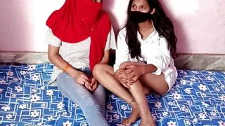 Muslim Ladki Ne Apni Widwa Maa ko Hindu Boyfriend se Chudwaya