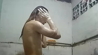 Kakaloka si Reyna jakolera sa buong mundo