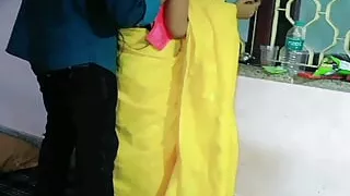 Dever ne bhabhi ko mast choda  , pura lund under  ghusa diya .