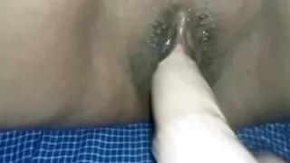 Ma wife tight puku lo dildo petti dengina gudda lo sulli petti denga shaved pussy telugu fuckers