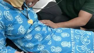 Doctor Ne Village Bhabhi Ka Dhoodh Piya