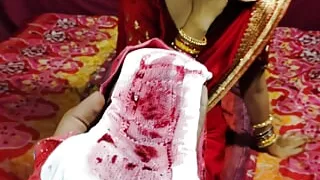 Bhabhi ji ka sanatary pads raste me pada mila to bapas pauchane aagya bhabhi ji ke ghar