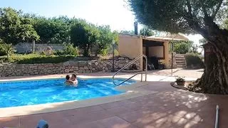 BIG ASS AMATEUR WIFE is very HOT to fuck hard in the pool