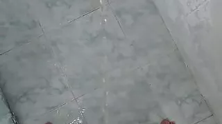 SHOWER PEE - My onlyfans: NUTBOYZ