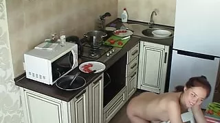 Filmed my girlfriend masturbating in the kitchen while making dinner