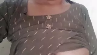 Newly married Bhabhi Ko Pee karte Huye Chupke se Dekha