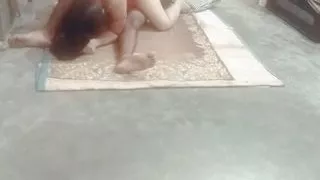 Bhai k kaam per jaane k baad bhabhi ne devar ko apne room Mai bula kr chudai karai.