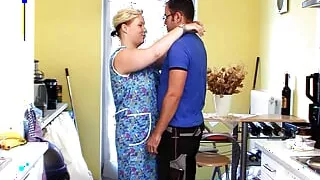 Curvy German Mature Mom seduce shy Worker to Fuck her
