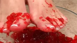 Teen Mckenzie Pierce trying her first foot fetish