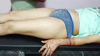 City ki Ladki Gaav ke ladke se massage karvane gai or ladke ne ladki ki pussy massage kar di