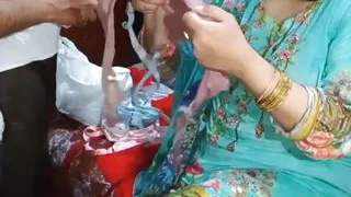 Bra Vechne waale ne hi punjabi desi bhabhi ko chod diya.