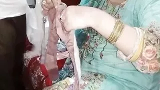 Bra Vechne waale ne hi Punjabi Desi bhabhi ko chod diya