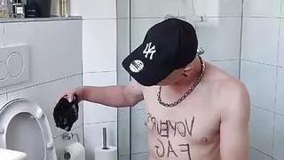 Bjoern_Voyeur_Sub Toilet drinking and caging in