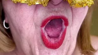 The fat mature bbw is hot and thirsty wants to cool off come and put your cum in her mouth