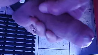 Abspritzen im Solarium