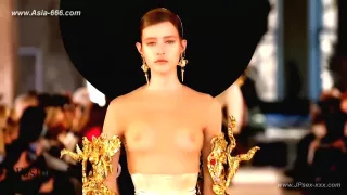 Braless Trends in Women's Fashion Style Compilation for Adventurous Dressers.4