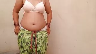 Kulhad Pizza Viral Video Insta Pe Viral Karne Ke Bahaane Ladke Ne Maa Ko pel Diya