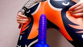 PAWG in spandex leggings shakes her ass and rides a big ribbed dildo