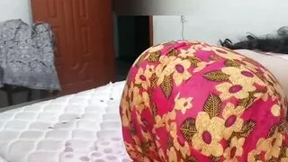 Aunty ne sex karna ka leya play boy ko ghar par bulaya or jawani ka khub mazy liya. Clear hindi audio