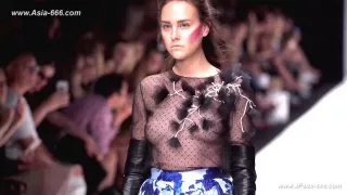 Braless Trends in Women's Fashion Style Compilation for Adventurous Dressers.4