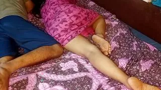 Fut Gyi Amma Ki Burr, Desi Boy Share Bed With Stepmom In Dirty Hindi Voice