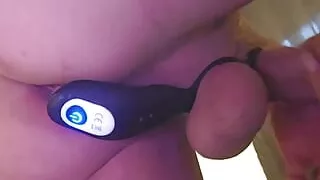 Cumshot with help from anal vibrater