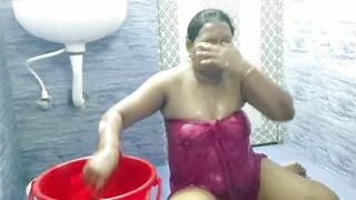 Sexy lady Bath Show