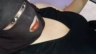 I caught a woman watching sex and listening to sex. See what she did to her ass. Arab sex and Egyptian speech are clear.