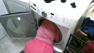 Stepmom stuck in the washing machine takes it in both holes to keep it a secret