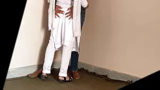 Desi girl ki class me hi Salwar utar k krdi chudai Viral Mms sex video