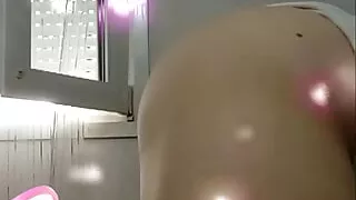 ---amateur Teen Playing With Ass---