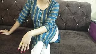 Tharki Aurat Makan Malkin Ne apne kirayedar ko chodne ka training deti hai