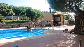 Big Ass Amateur Wife Is Very Hot to Fuck Hard in the Pool