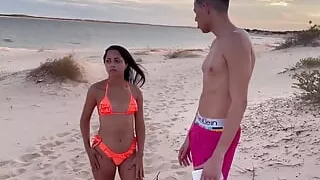 Strand, Bikini, BH, Brasilianischer Sex, Reiten, Tätowiert