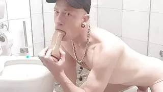 Bjoern_Voyeurs_Sub Head Flushing  doldo