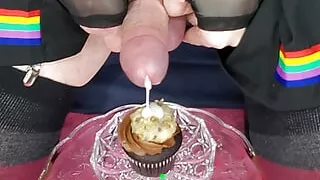 Rikki Ocean Cumming on a Cupcake Loop