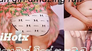 Sexy girl fingering and peeing