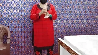 Sexy Indian Chubby Fucking Pussy by Huge Dildo