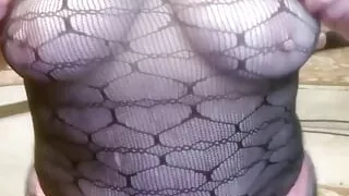 V385 British Bloke Nigel Calls Halfway Round the World for Some American Tail