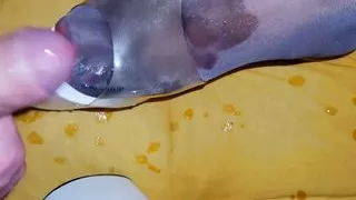 Huge Cumblast on MILF's Pussy