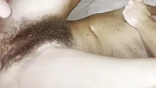 Slim amateur MILF get her big hairy pussy filled